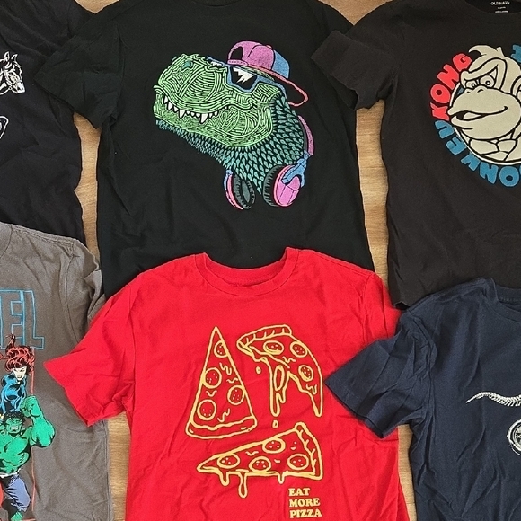 Boy's Graphic T-Shirt Bundle (21 Shirts) - Picture 11 of 16